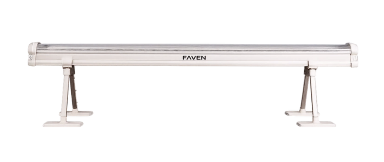 Widok frontowy lampy Faven R8 – minimalistyczny i profesjonalny design.
