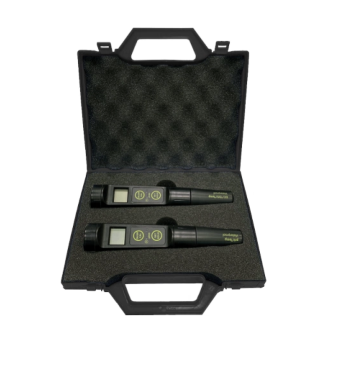 Walizka Milwaukee MI5560 z dwoma miernikami PH55 i EC60 w piankowej wyściółce.