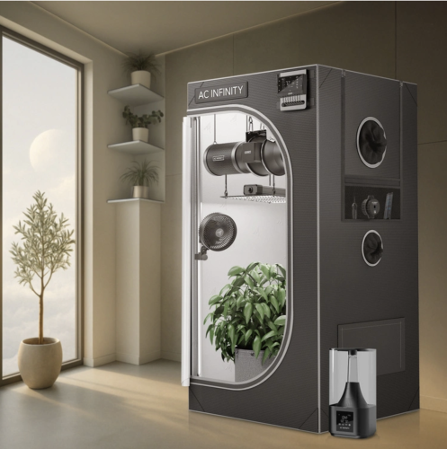 AC Infinity Cloudlab 894 growbox 240x120x200 cm z otwartymi drzwiami, widoczny system wentylacji, wentylator cyrkulacyjny oraz roślina wewnątrz namiotu uprawowego indoor.