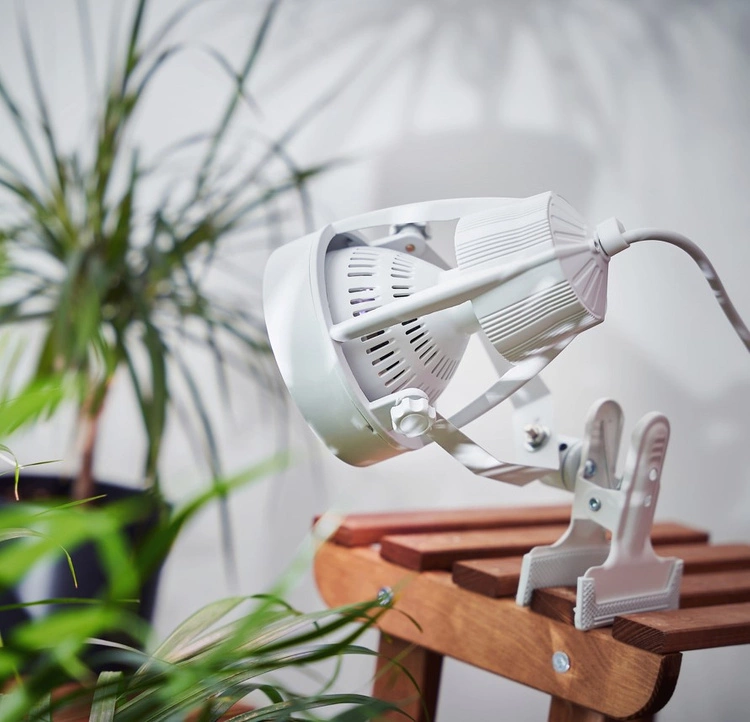 pol_pl_VERTICANA-R-Clip-Holder-BIALY-Oprawa-na-klips-z-kablem-2m-i-wlacznikiem-6927_11.webp