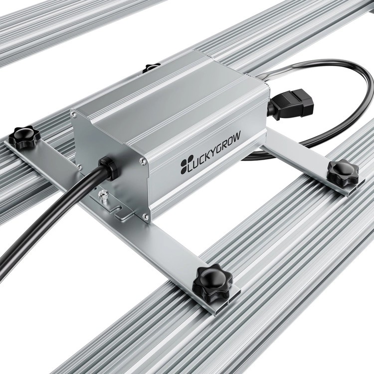 Adapter HPS zamontowany na ramie lampy FLEX 720W